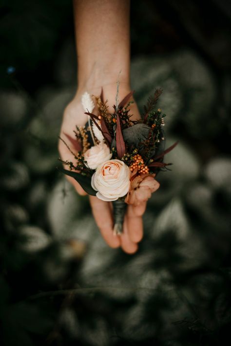 Boho Groomsmen, Groomsmen Corsage, Fall Boutonnieres, Peach Wedding Bouquet, Groomsmen Buttonholes, Small Bridal Bouquets, Preserved Eucalyptus, Wedding Boutonniere, Boho Men