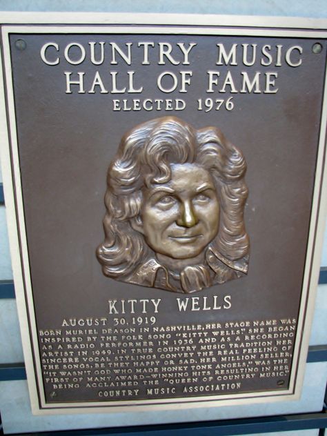 Kitty Wells - Inducted in 1976 Charlie Pride, Kitty Wells, Nashville Country, Old Country Music, Edc Gadgets, Vintage Concert Posters, Country Musicians, Loretta Lynn, Western Music