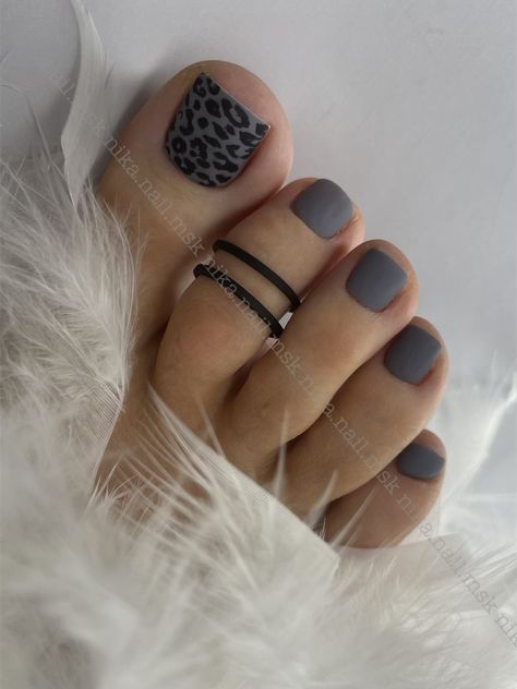 Grey Pedicure Ideas, Winter Toenails 2024, Gray Pedicure, Brown Nails Design, Simple Acrylic Nails, Gray Nails, Pedicure Nail Art, Fall Nail Colors, Brown Nails