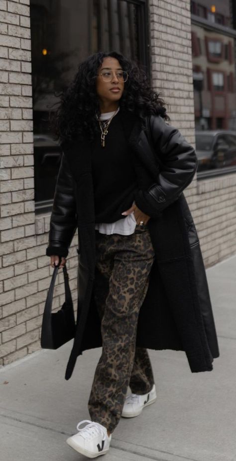 34 Degree Weather Outfit, 90s Winter Outfits Black Women, Nyc Commuter Style, Zoo Day Outfit Winter, Turtleneck Outfit Black Woman, Martin Tv Show Fashion, Fall Outfit Ideas Baddie, Layered Outfits Black Women, Professional Streetwear Women