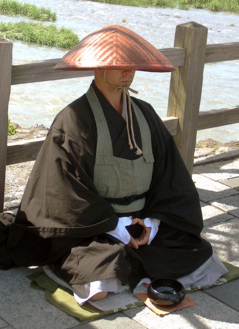 A rakusu is what is worn over the robe. A black one is worn by priest for special ceremonies Soto Zen, Monk Meditation, Japanese Buddhism, My Neighbour Totoro, Arte Ninja, Buddhist Practices, Zen Buddhism, Gautama Buddha, Hyogo