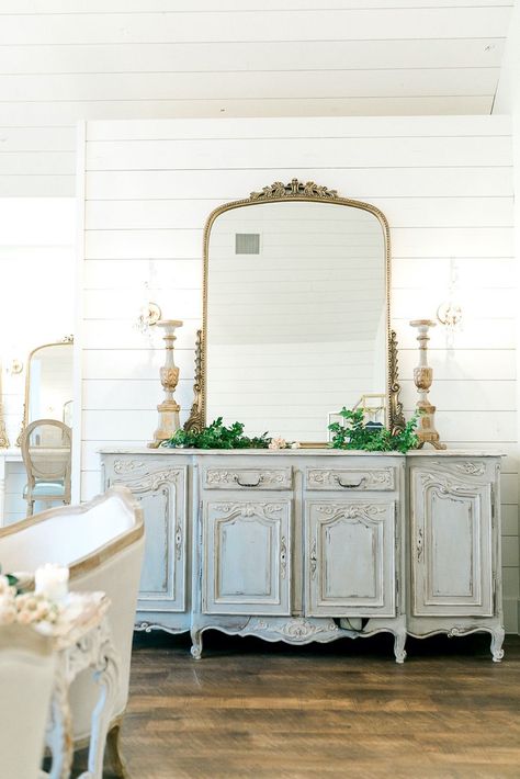 #weddingvenue #northtexasweddingvenue #weddingvenuegoals #texasweddingvenue #dallasweddingvenue #bridetobe #engaged #2020bride #bridal Suite Bridal Suite Room, Country Club Design, Bridal Suite Decor, Brides Room, House Dining Room, Dallas Wedding Venues, Event Room, Bridal Prep, Modern Color Palette