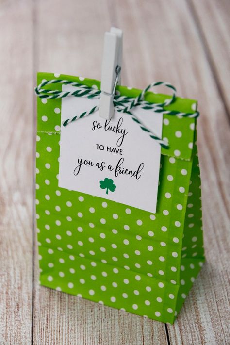 Clover Gifts, Secret Sister Gifts, Faking It, Free Printable Gifts, Printable Gift Tags, Free Printable Gift Tags, Polka Dot Paper, Saint Patties, Free Gift Tags