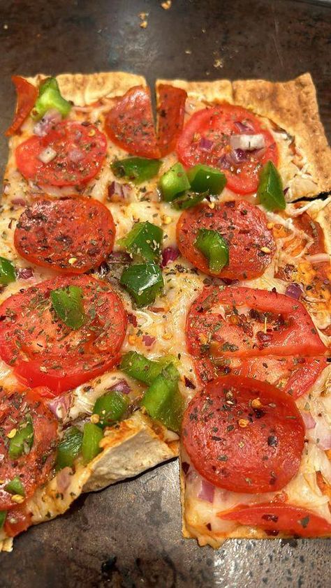 Weight Watchers Recipes ( Simple & Easy ) | Lavash pizza. 7 points whole pizza | Facebook Lavash Pizza Recipes, Lavish Bread Pizza, Sugar Free Pizza Sauce, Lavash Pizza, Lavash Bread, Weight Watchers Recipes, Bread Pizza, Recipes Simple, Pizza Bread