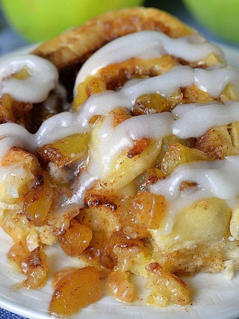 Apple Pie Cinnamon Rolls | Homemade Cinnamon Rolls with Fresh Apples Apple Pie Cinnamon Rolls, Strawberry Cinnamon Rolls, Cinnamon Rolls From Scratch, Apple Pie Recipe, Breakfast Pastries, Cinnamon Rolls Homemade, Cinnamon Rolls Recipe, Apple Pies Filling, Sweet Roll