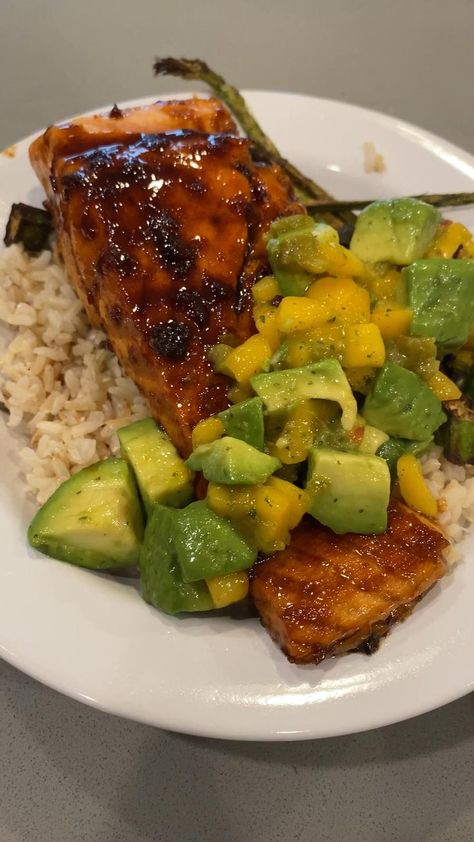 Crispy Ginger Honey Salmon with Peach Jalapeño Salsa in 2022 | Healthy recipes, Salmon recipes, Dinner recipes Salmon Recipes Dinner, Healthy Recipes Salmon, Jalapeño Salsa, Salmon Filets, Recipes Salmon, Honey Salmon, Ginger Honey, Sambal Oelek, Healthy Food Inspiration