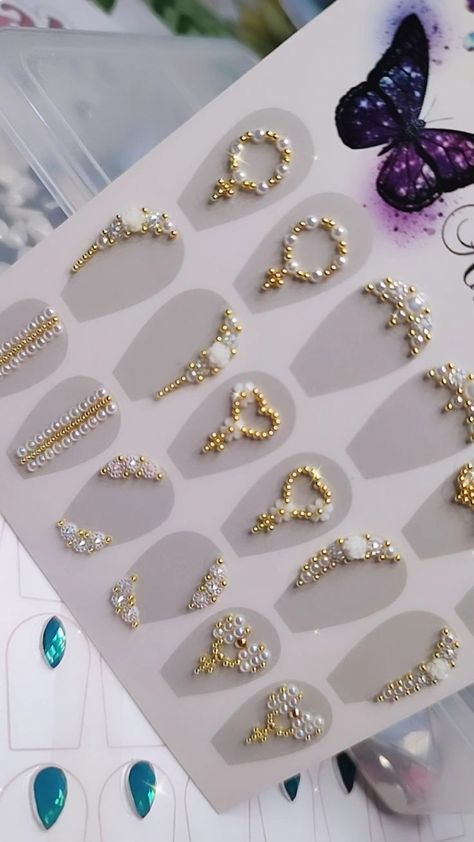 Gem Layout Nails, Gold Nail Gems, Gem Patterns Nails, Nail Gem Ideas, Bling Placement On Nails, Nail Rhinestone Design Ideas, Rhinestones Placement, Crystal Placement On Nails, Bling Nail Designs