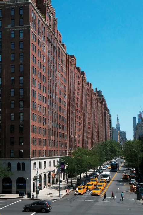 Chelsea Manhattan, Exterior Facade, Photography Color, Manhattan Nyc, New York Aesthetic, City Living, Apartment Building, Vintage Photos, Manhattan