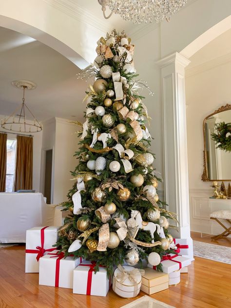 10ft Christmas Tree, Great Gatsby Themed Party, Gatsby Themed Party, Fraser Fir, Pre Lit Christmas Tree, Gold Christmas Decorations, Gold Christmas Tree, Christmas Tree Themes, Great Gatsby