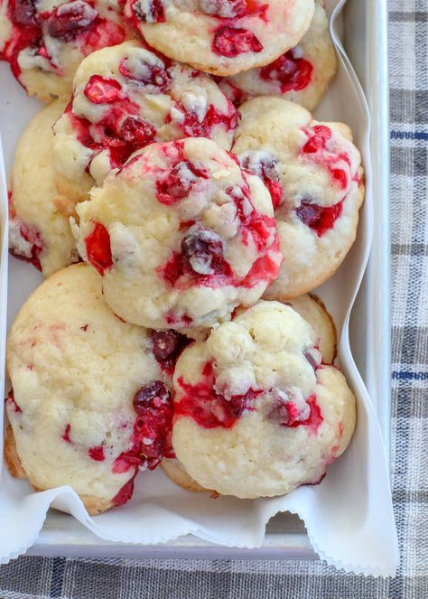 Cranberry Cookies Cranberry Christmas Cookies, Strawberry Yogurt Muffins, Cranberry Recipes Dessert, Cranberry Christmas Cake, Cranberry Cookies Recipes, Cranberry Dessert, Yogurt Muffins, Homemade Pie Crust Recipe, Cranberry Cake