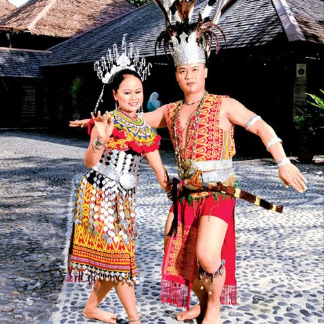 Malaysian Folk Dance Cultural Dance, Folk Dance, Southeast Asian, Dance Costumes, Traditional Outfits, The Globe, Personal Style, The Past, Clothes