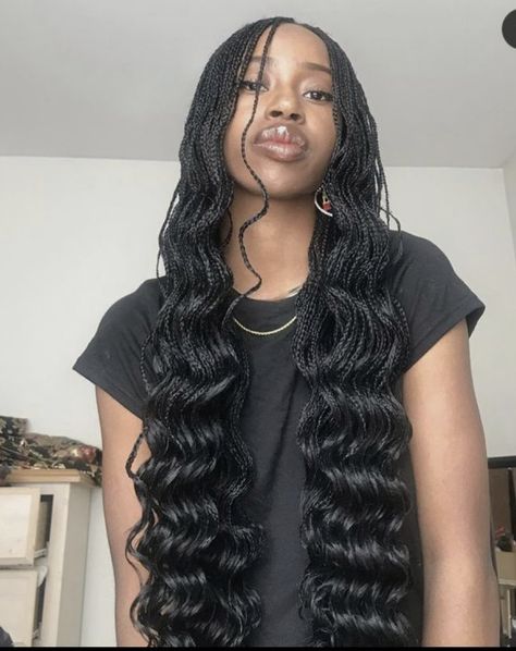 Different Curls For Braids, Side Braid Aesthetic, Pick N Drop Braids, Braid Side Part, Deep Wave Braids, Medium Length Box Braids, Braids With Wavy Ends, Side Part Braids, Angel Braids