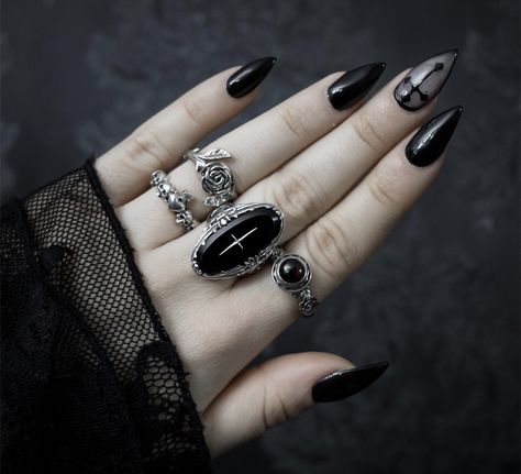 Gothic Gel X Nails, Goth Stilleto Nail, Goth Nails Short Square, Black Nails Goth, Goth Nails Ideas, Goth Nail Ideas, Nails Gothic, Gothic Nails Short, Metalhead Nails