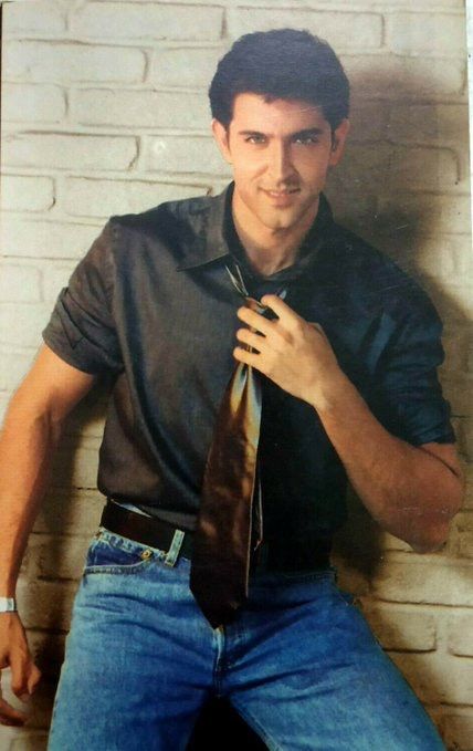 90s Bollywood Aesthetic, 90s Actors, Katrina Kaif Photo, Indian Star, Ideal Type, 90s Bollywood, Bollywood Outfits, Aamir Khan, Vintage Bollywood