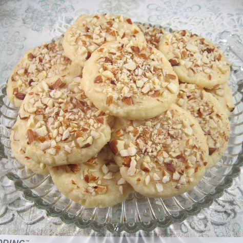 Amaretto Shortbread Cookie Amaretto Cookies, Lemon Shortbread Cookies, Almond Shortbread Cookies, Italian Cookie Recipes, Shortbread Cookie Recipe, Shortbread Cookie, Cookie Flavors, Italian Cookies, Crispy Treats