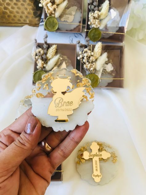 Baptismal Souvenirs For Boys, Baptismal Giveaways, Bomboniere Ideas, Baptismal Souvenir, Resin Magnets, Communion Wedding, Angela Baby, Baby Favors, Girl Christening