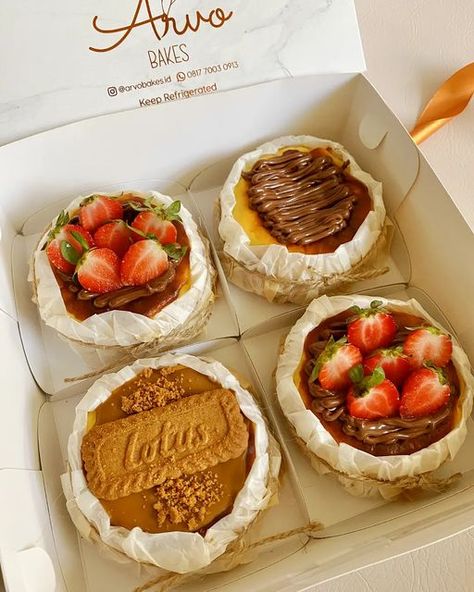 Mini Burnt Cheesecake, Cheesecake Decoration, Burnt Cheesecake, Kue Macaroon, Plastic Knife, Mini Torte, Cheesecake Toppings, Dessert Packaging, Cake Packaging