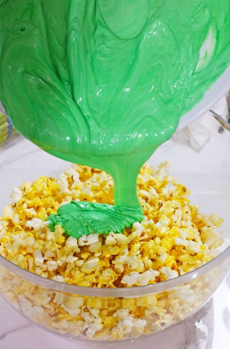 Grinch Popcorn Grinch Popcorn Balls, Green Popcorn How To Make, Grinch Poop, Grinch Popcorn, Green Popcorn, Popcorn Recipes Easy, Popcorn Balls, Christmas Neighbor, Grinch Party