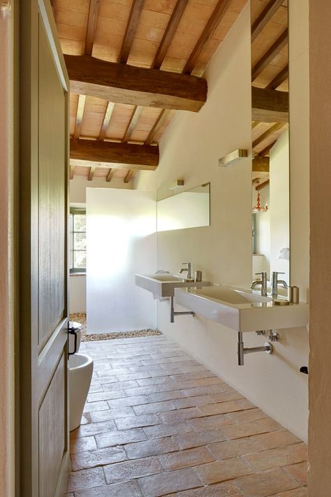 Tuscany House, Tuscan Interior, Tuscan Bathroom, Modern Tuscan, Villa Toscana, Tuscan Farmhouse, Italian Farmhouse, Toscana Italia, Deco Bathroom