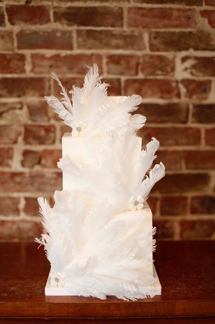 Wedding Cake October, Feather Wedding Cake, Luxury Wedding Cake Design, Feather Cake, Castle Cake Topper, Birthday 15, Peacock Cake, Wedding Cake Options, Feathers Wedding