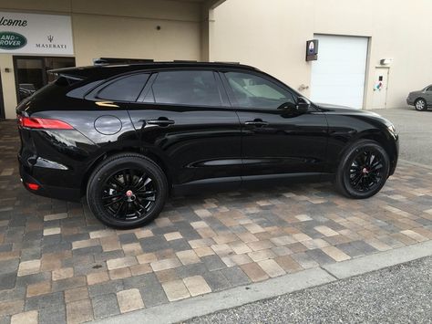 Ebony Black Jaguar F-Pace Pictures - Jaguar F-Pace Forum Jaguar Fpace, Jaguar Suv, Jaguar Auto, Luxury Crossovers, Jaguar F Pace, Black Jaguar, Car Repair Service, Diesel Cars, Volkswagen Touareg