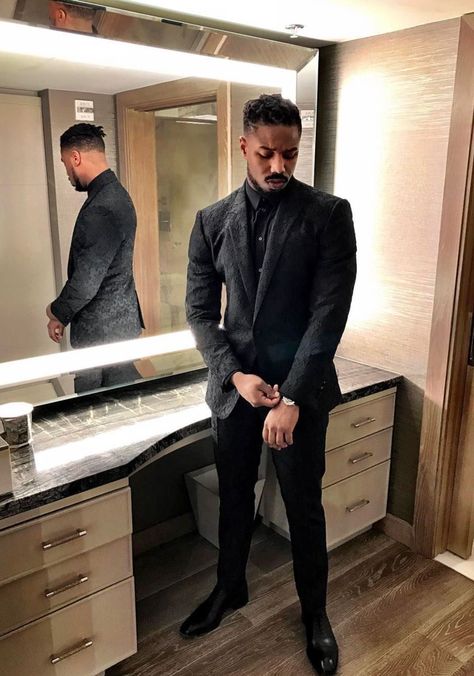 Black Men Suits, Michael Bakari Jordan, All Black Suit, Prom Suits For Men, Black Suit Men, Michael B Jordan, Rock Outfit, Prom Suits, Prom Outfits