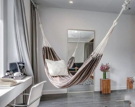 california homes - boho interior decor surf shack beach house style indoor hammock Indoor Hammock Ideas, Living Room Hammock, Room Hammock, Indoor Hammock Bed, Hammock In Bedroom, Hammock Ideas, Relaxing Living Room, Indoor Hammock, Hammock Bed