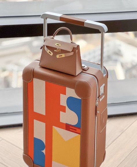 Hermes Luggage, Hermes Store, Mini Kelly, Leather Suitcase, Luxury Bags Collection, Cabin Luggage, Fancy Bags, Hermes Paris, Travel Organization