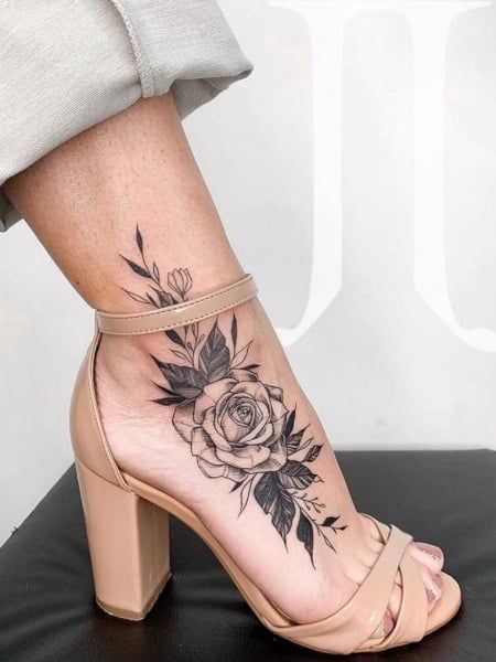 Delicate Feminine Tattoos, Ankle Tattoos For Women, Ankle Tattoo Small, Tato Lengan, Foot Tattoos For Women, Men Tattoos, Tattoos For Women Flowers, Floral Tattoo Design, Tattoo Girls