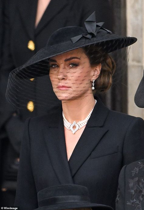 Herzogin Von Cambridge, Estilo Kate Middleton, Princesa Kate Middleton, Princess Katherine, Queen Kate, Kate Middleton Outfits, Carine Roitfeld, Estilo Real, Princess Kate Middleton