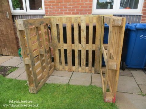 How to build Pallet Playhouse - ET Speaks From Home How To Attach Pallets Together, Play House Out Of Pallets, Pallet Playhouse Diy How To Build, Easy Pallet Playhouse, Pallet Playhouse Diy Easy Backyard, Pallet House For Kids, Pallet Forts For Kids Diy, Pallet Tree House Diy, Playhouse From Pallets