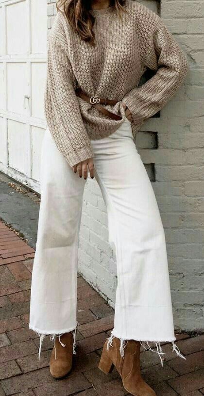 White Bell Bottom Jeans Outfit, White Flair Jeans Outfit, White Bell Bottoms Outfit, Jeans Outfit For Winter, Nordstrom Rack Outfits, Brown White Outfit, White Flare Jeans Outfit, Flare Jeans Winter, White Pants Outfit Winter