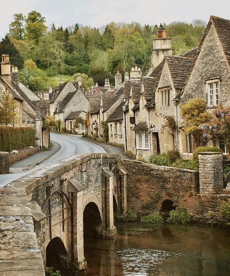 Castle Combe, England Comb Photography, Castle Combe England, Country Living Uk, Uk Landscapes, England Aesthetic, Cotswold Villages, England Countryside, Cotswolds England, Castle Combe