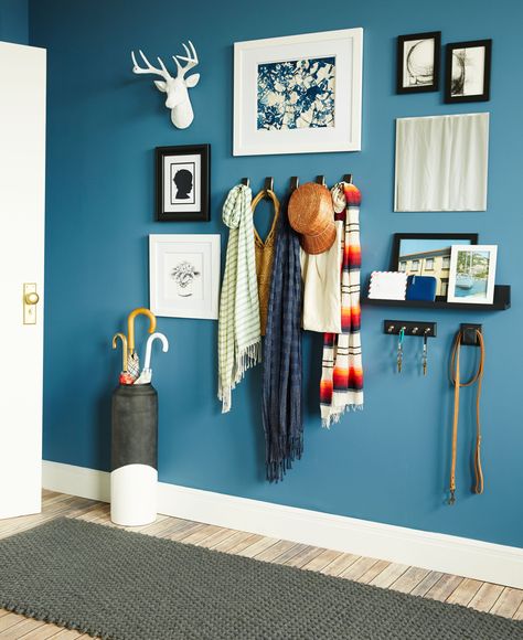 Renter-Approved: Smart Ideas for Using Adhesive Hooks & Strips In this entryway designed in collaboration with the Command brand, adhesive strips and hooks flaunt their versatility by not only attaching wall art, but by also holding hats, scarves and even a dog leash. Entryway Apartment, Apartment Party, Ikea Apartments, Turquoise Room, Renters Decorating, Apartment Entryway, Trendy Apartment, Entry Way Design, Cheap Home Decor