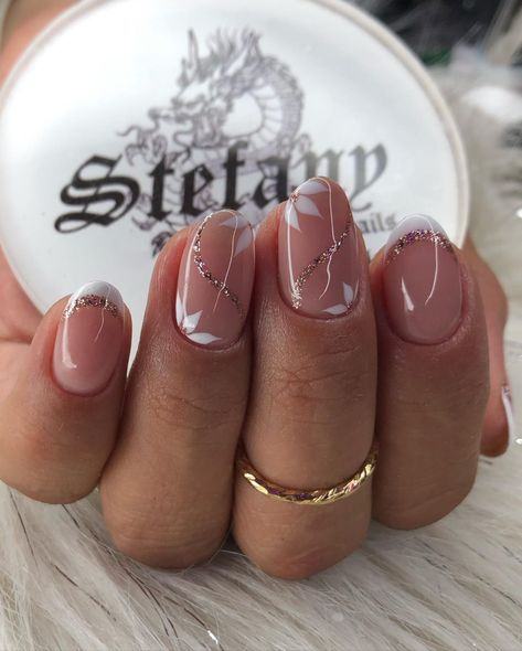 50 Elegant Wedding Nails Perfect For Your Big Day Bridal Nails Designs, Bridesmaids Nails, Subtle Nails, Fancy Nails Designs, Simple Gel Nails, Bride Nails, White Nail, Short Acrylic Nails Designs, Elegant Nails