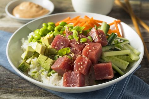 receta facil y rica de atun fresco con arroz Eggplant Tofu Recipe, Edamame Recipes, Poke Bowl Recipe, Popular Appetizers, Garlic Noodles, Tofu Dishes, Spicy Tuna, Asian Noodles, Poke Bowl