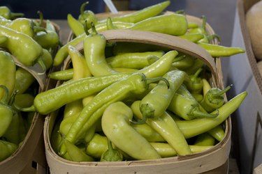 Freezing Green Peppers, Pickled Pepperoncini, Recipes With Banana Peppers, Sweet Banana Peppers, Hot Banana Peppers, Pickled Banana Peppers, Pepperoncini Peppers, Canning Vegetables, Banana Peppers