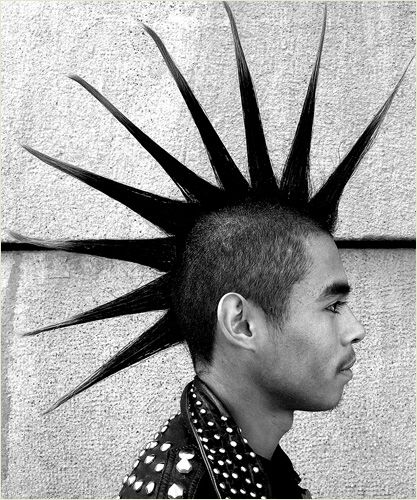 Mexican punk Mexican Punk, Mexican Models, Alt Aesthetic, Punk Movement, Punk Men, Punk Culture, Arte Punk, Mexican Fashion, Punk Scene