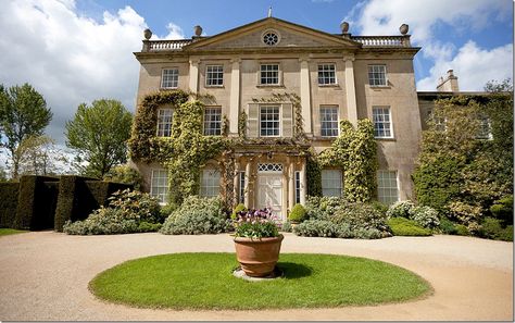 Prince Charles Highgrove estate as seen today Georgian Garden, Architecture England, Highgrove Garden, Houses Country, Highgrove House, Manor Garden, English Manor Houses, Concept Model, Georgian Architecture