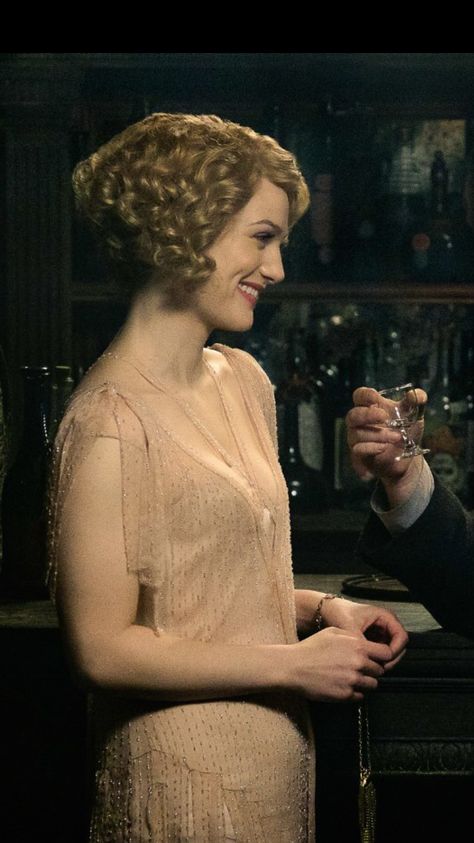 Alison Sudol Fantastic Beasts, Queenie Goldstein Hair, 1920a Fashion, Queenie Fantastic Beasts, Queenie Goldstein Aesthetic, Fantastic Beasts Queenie, Fantastic Beasts Characters, Alison Sudol, Queenie Goldstein