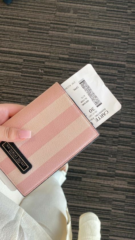 Victoria's Secret Aesthetic, Victoria London, Mode Zara, Travel Pictures Poses, Apple Phone Case, Summer 22, Pink Girly Things, Future Lifestyle, Princess Aesthetic