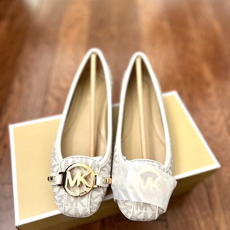 100% Authentic Guarantee And Firm Price New With Box Size 5.5m Vanilla Color Black Flat Leather Shoes, Black Leather Trainers, Michael Kors Loafers, Mk Shoes, White Ballet Flats, Vanilla Color, Rose Gold Flats, Michael Kors Flats, Gold Ballet Flats