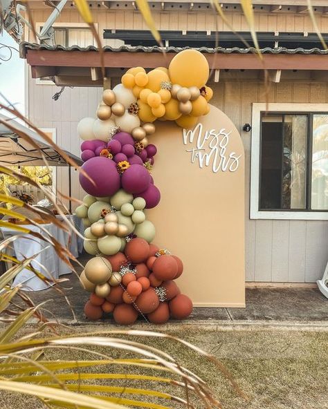 Fall Color Balloon Arch, Fall Balloon Backdrop, Fall Balloon Garland, Wedding Duties, Bridal Shower Balloons, Bridal Shower Backdrop, Balloon Display, Birthday Mom, Balloon Backdrop