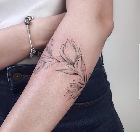 Sketch For Tattoo, Magnolia Tattoo, Vine Tattoo, African Tattoo, Wrap Tattoo, Tattoo Mini, Tattoo Floral, Forearm Sleeve Tattoos, Tattoo Skin