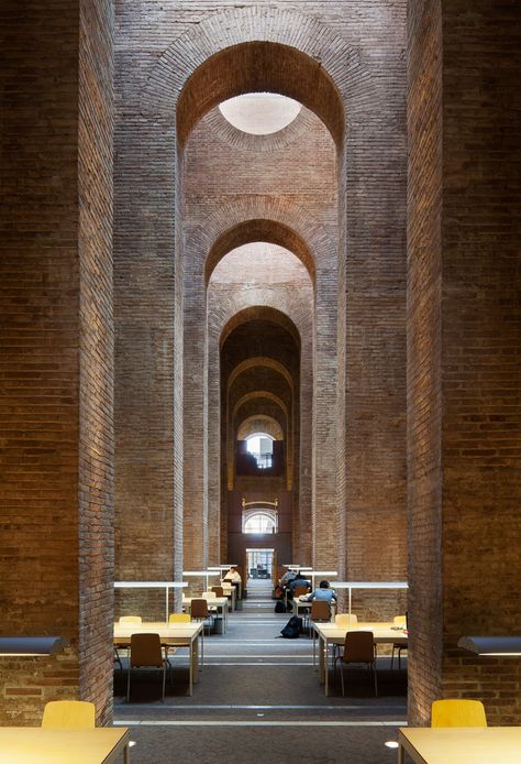 Library 'Diposit de les Aigües' by Clotet & Paricio Architects Library Architecture, Brick Architecture, European Architecture, Antoni Gaudi, Brickwork, Brutalism, Architectural Inspiration, Chiaroscuro, Modernism