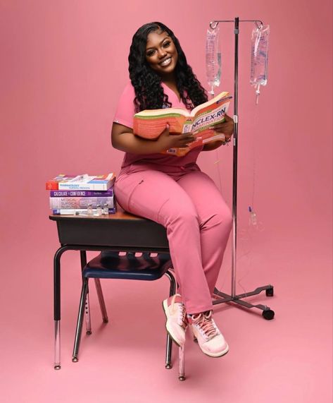 Phlebotomist Photoshoot Ideas, Black Nurse Photoshoot, Nurse Graduation Photoshoot, Nurse Becky, Bsn Graduation Pictures, Graduation Photo Shoot Ideas, Nurse Photoshoot Photo Ideas, Nursing Photoshoot, Nurse Photography