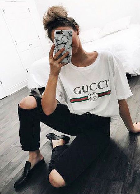 Gucci t-shirt outfit ideas #outfits Gucci Inspired, T Shirt Outfit, Gucci T Shirt, Elle Macpherson, Gucci Outfits, Gucci Fashion, Mode Inspo, Jared Leto, Mode Inspiration