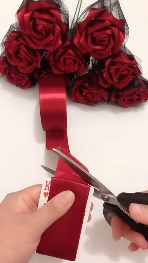 Satin Flowers Diy, Ribbon Flowers Diy, Small Bathroom Ideas Black, Bathroom Ideas Black, Diy Ribbon Flowers, How To Make Rose, Gubahan Bunga, Diy Rose, Ribbon Crafts Diy