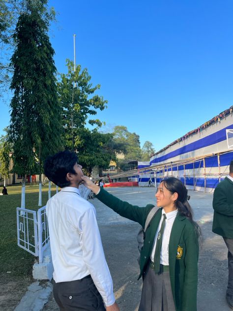 Indian College Couple Aesthetic, School Aesthetic Indian, College Love Aesthetic, Male Best Friend Goals, Poses With Male Best Friend, High School Couple Aesthetic, School Couple Aesthetic, Dps School, High School Couples