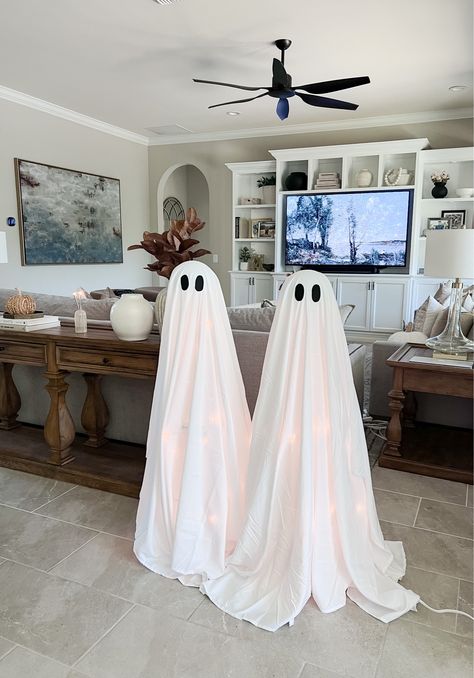 Tomato Stand Ghosts, Diy Halloween Window, Diy Ghost Decoration, House Canopy, Macy Blackwell, Decorating Halloween, Window Frame Decor, Ghost Diy, White String Lights